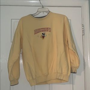 Vintage Mickey Mouse Crewneck Sweatshirt!
